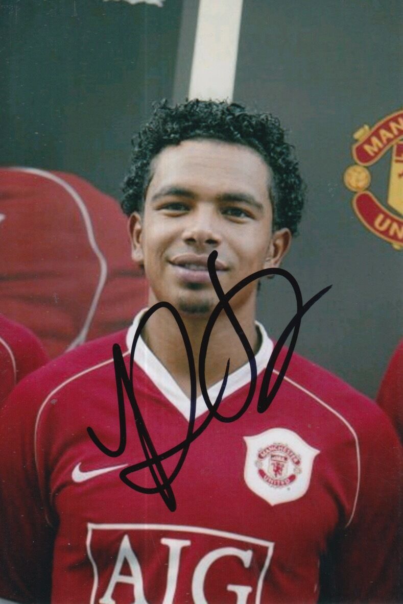 MANCHESTER UNITED HAND SIGNED KIERAN RICHARDSON 6X4 Photo Poster painting.