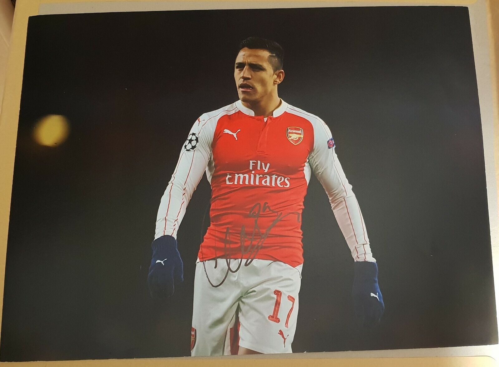 Alexis Sanchez hand-signed 16x12 Photo Poster painting pictured playing for Arsenal