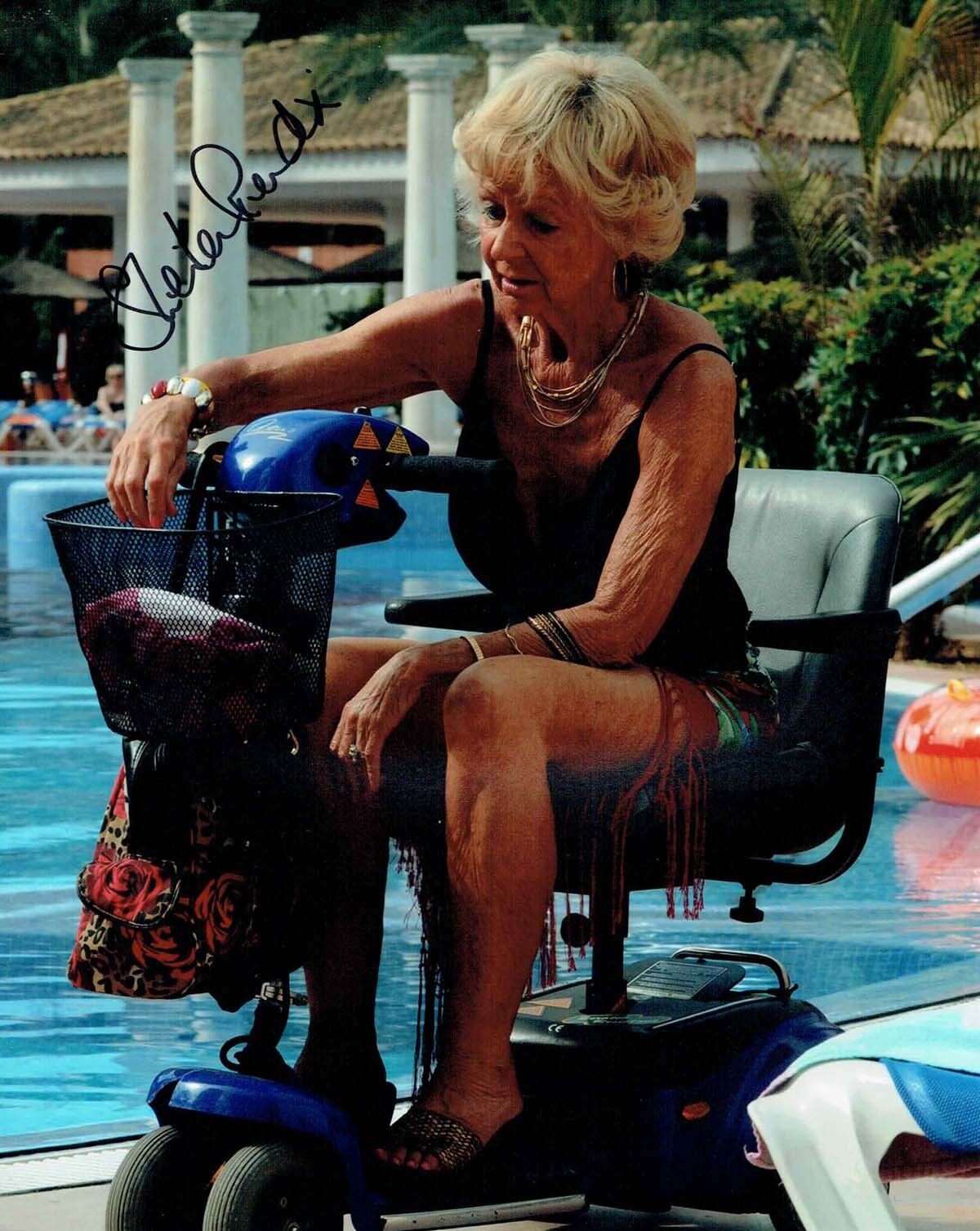 Sheila REID SIGNED Autograph 10x8 Photo Poster painting 1 AFTAL COA Madge HARVEY BENIDORM