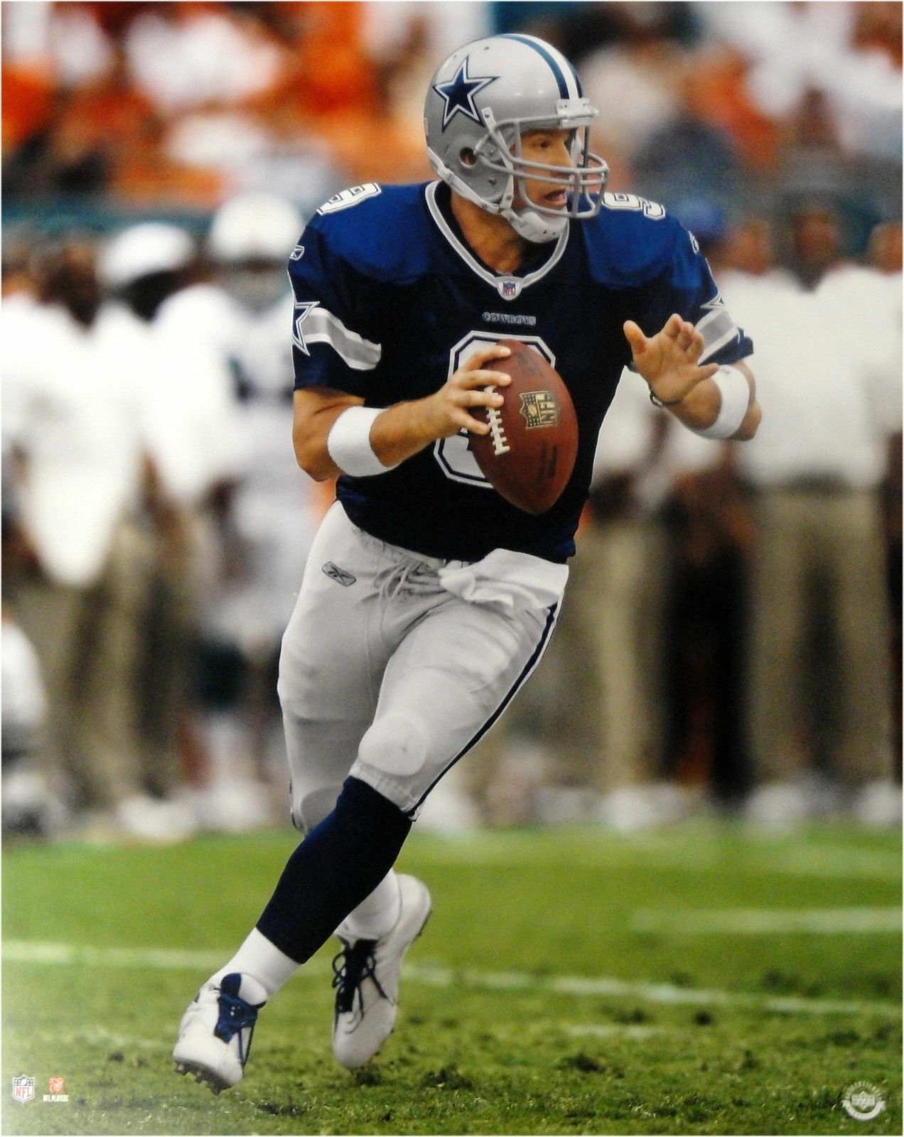 Tony Romo UNSIGNED 16x20 Photo Poster painting Cowboys in Pocket Passing UDA