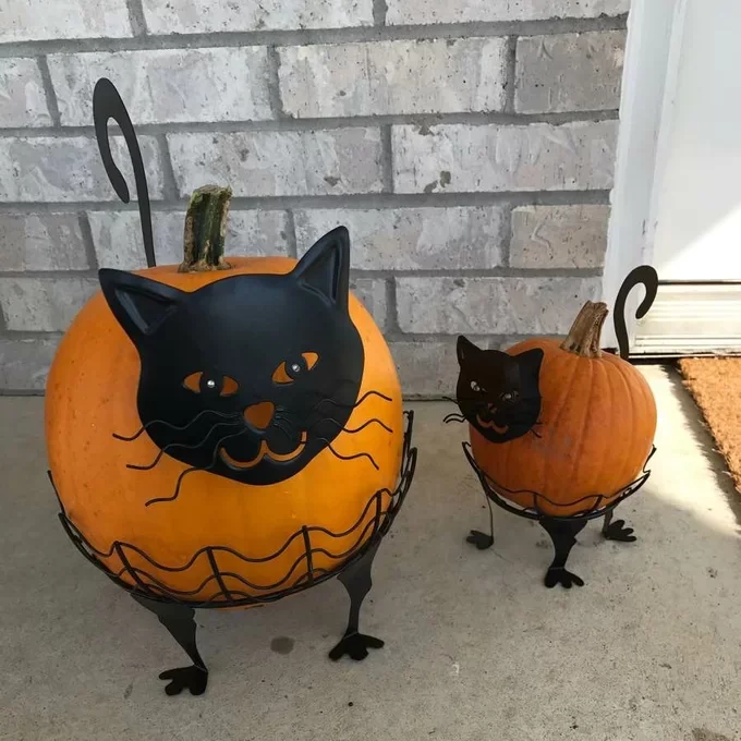 2 Piece Cat Pumpkin Holder Figurine Set