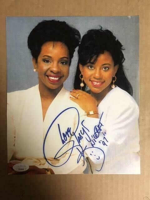 Gladys Knight Boldly Signed 8x9 1/2 Stunning Candid Photo Poster painting with JSA Cert.