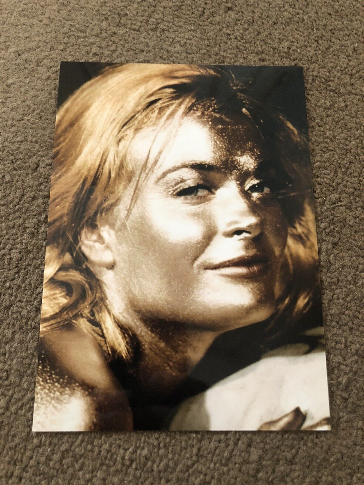 SHIRLEY EATON (JAMES BOND) UNSIGNED Photo Poster painting- 7x5”