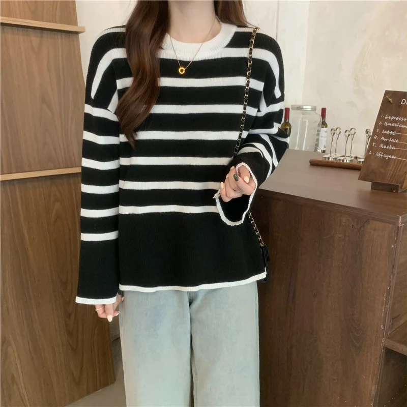 Uveng Uveng Version Of Striped Knitted Women In The Spring Of 2024 New Retro Lazy Wind Wearing Soft Languid Cover Loose Top Tide