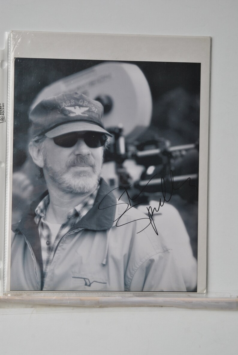 STEVEN SPIELBERG SIGNED Photo Poster painting Jurassic Park Close Encounters Of The Third Kind E.T. the Extra-Terrestrial Jaws wcoa