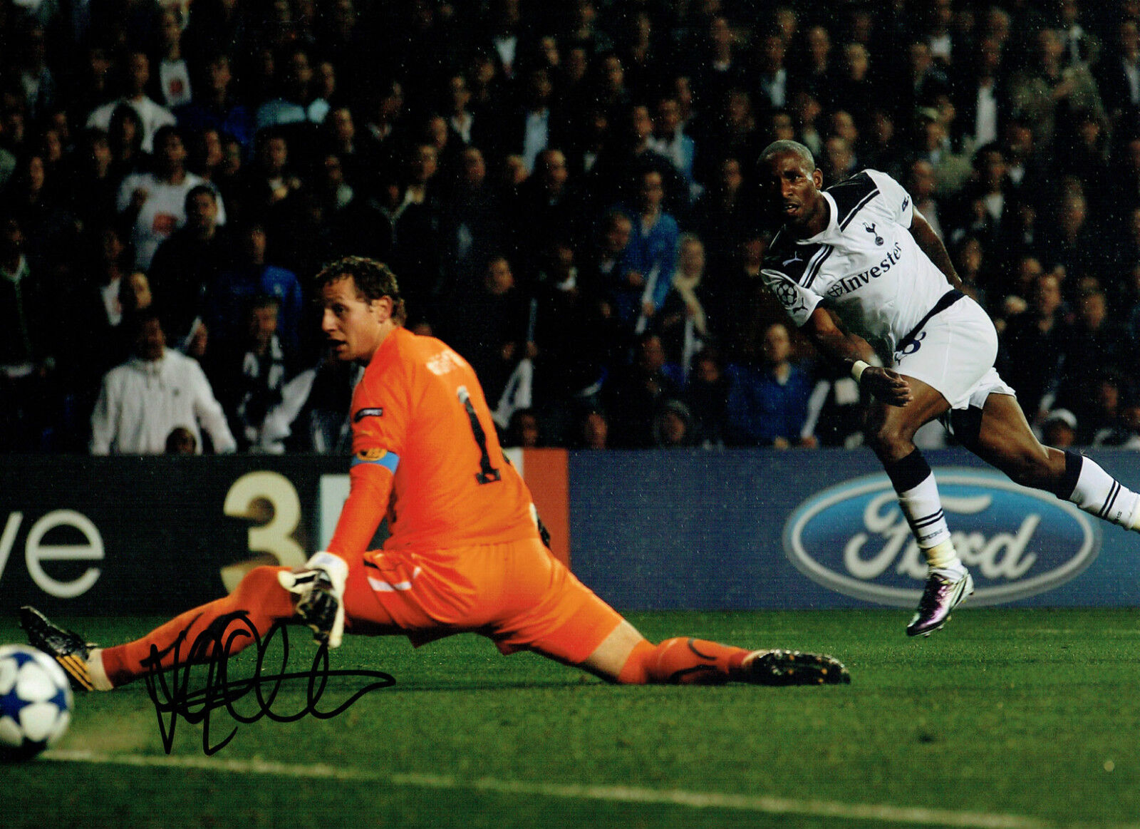 Jermaine DEFOE SIGNED Tottenham Hotspurs Autograph 16x12 GOAL Photo Poster painting AFTAL COA