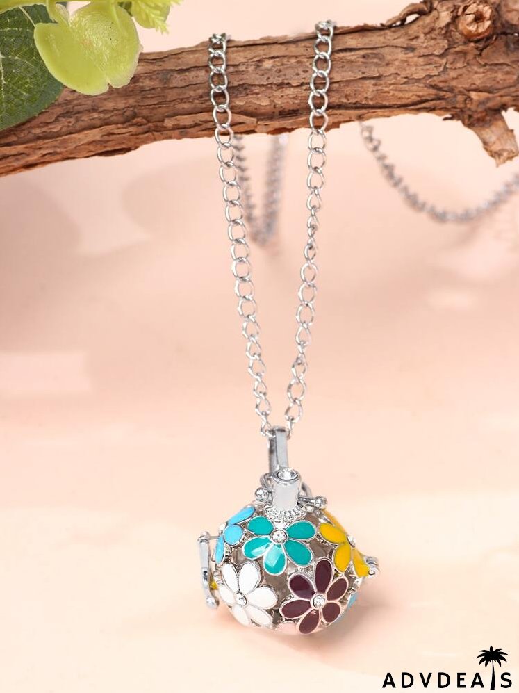 Flower Decor Round Charm Necklace