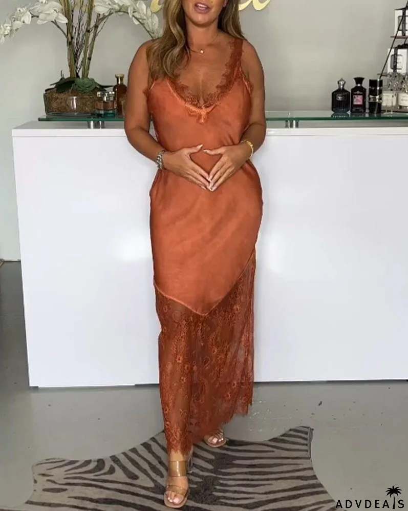 Lace suspender dress in solid color