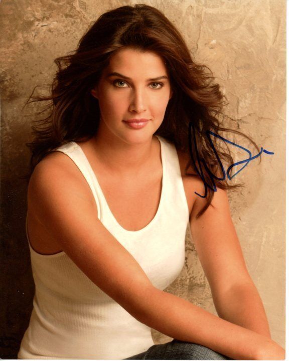 COBIE SMULDERS signed HOW I MET YOUR MOTHER ROBIN SCHERBATSKY 8x10 Photo Poster painting