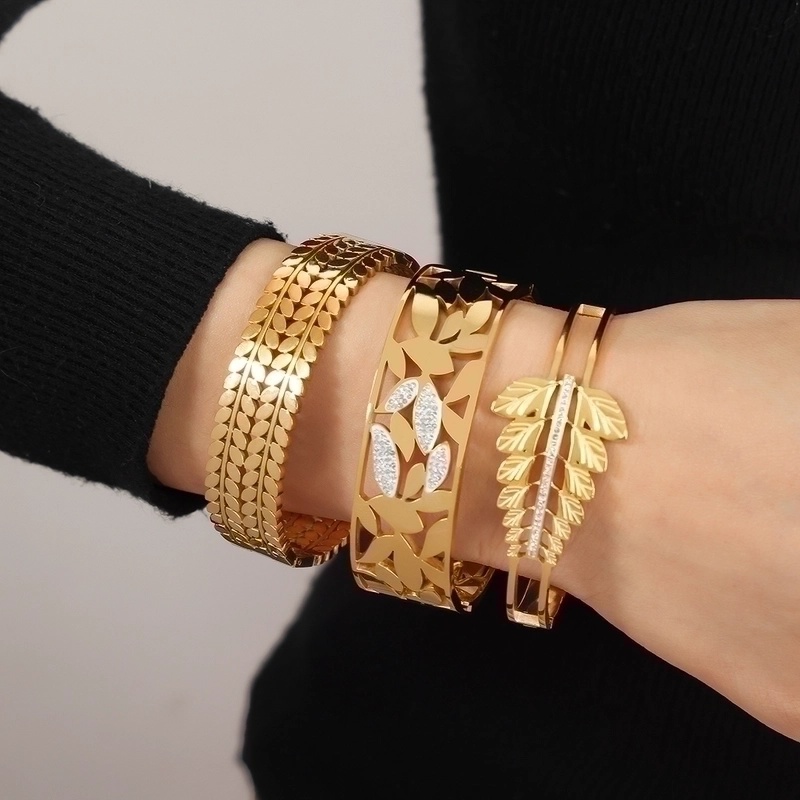 Casual Elegant Minimalist Leaves Solid Color Titanium Steel 18K Gold Plated Rhinestones Bangle In Bulk