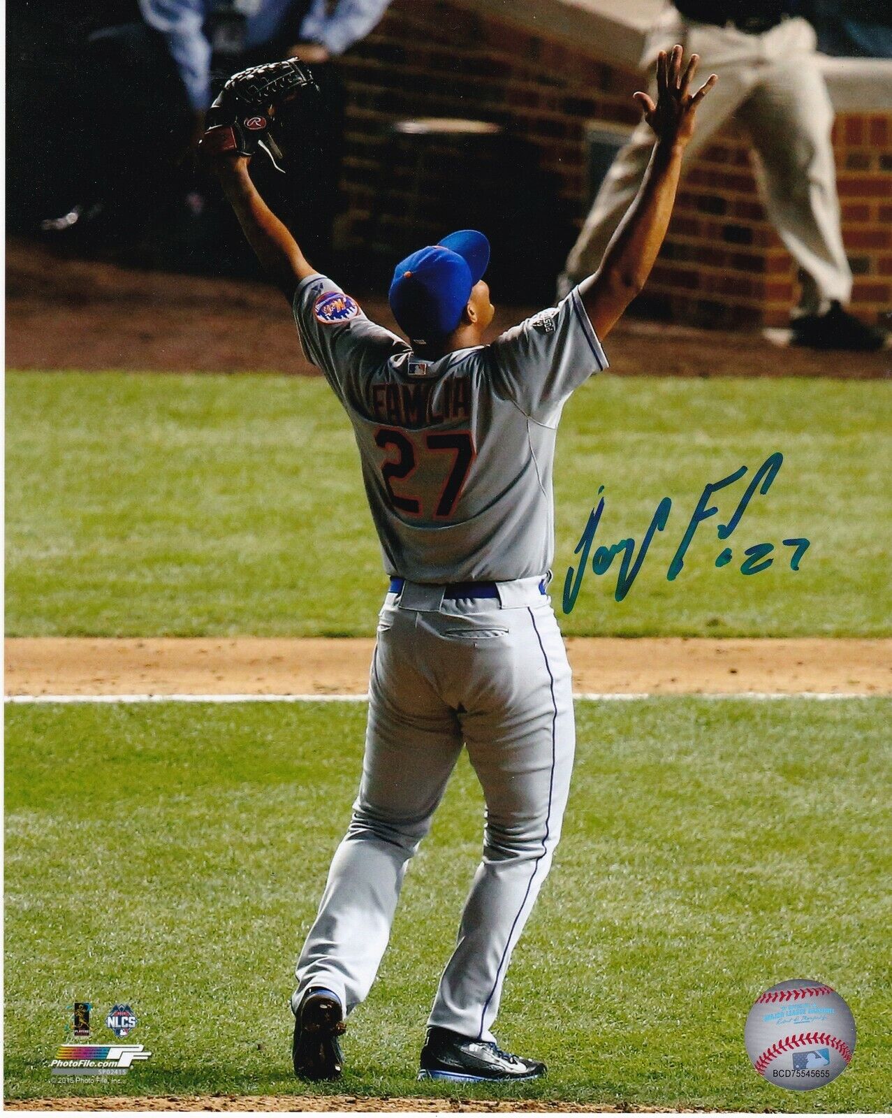 JEURYS FAMILIA NEW YORK METS ACTION SIGNED 8x10