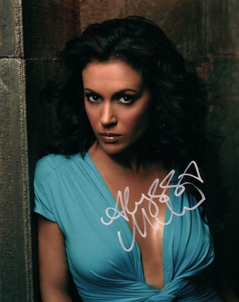 Alyssa Milano signed 8x10 Photo Poster painting Pic autographed Picture with COA