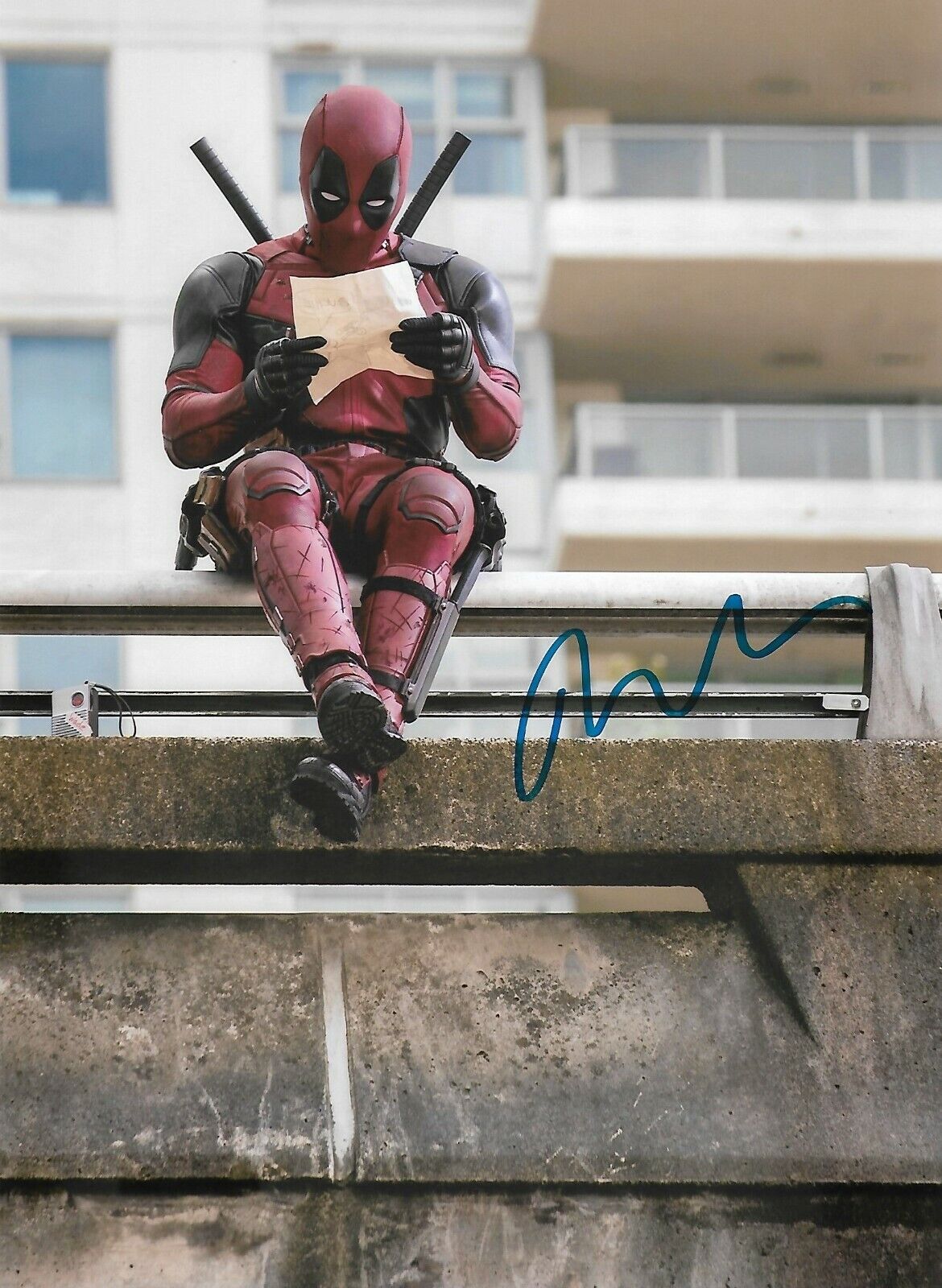 Ryan Reynolds (Deadpool) Signed Autographed 8x10 Photo Poster painting incl. COA