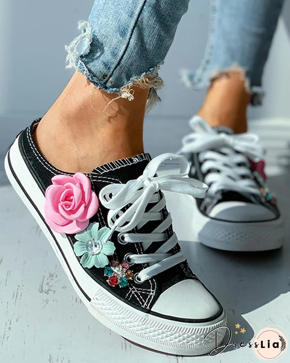 Floral Pattern Studded Eyelet Lace-up Skate Shoes