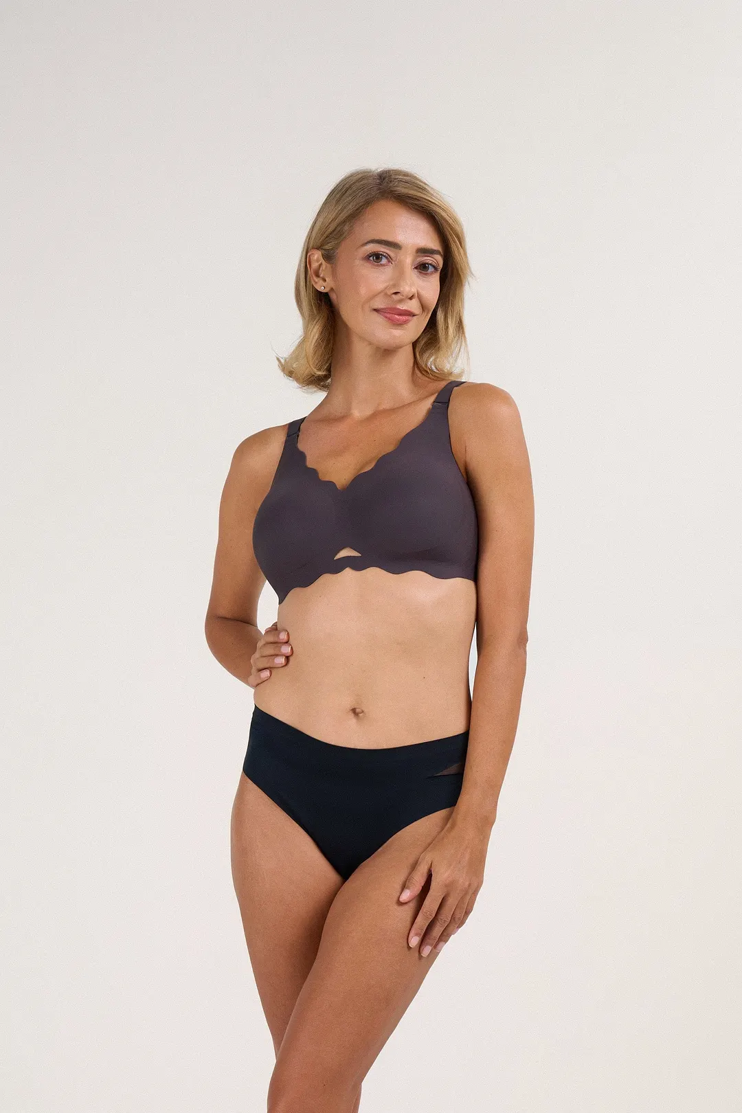Seamless Scalloped Wireless Bra with Detail