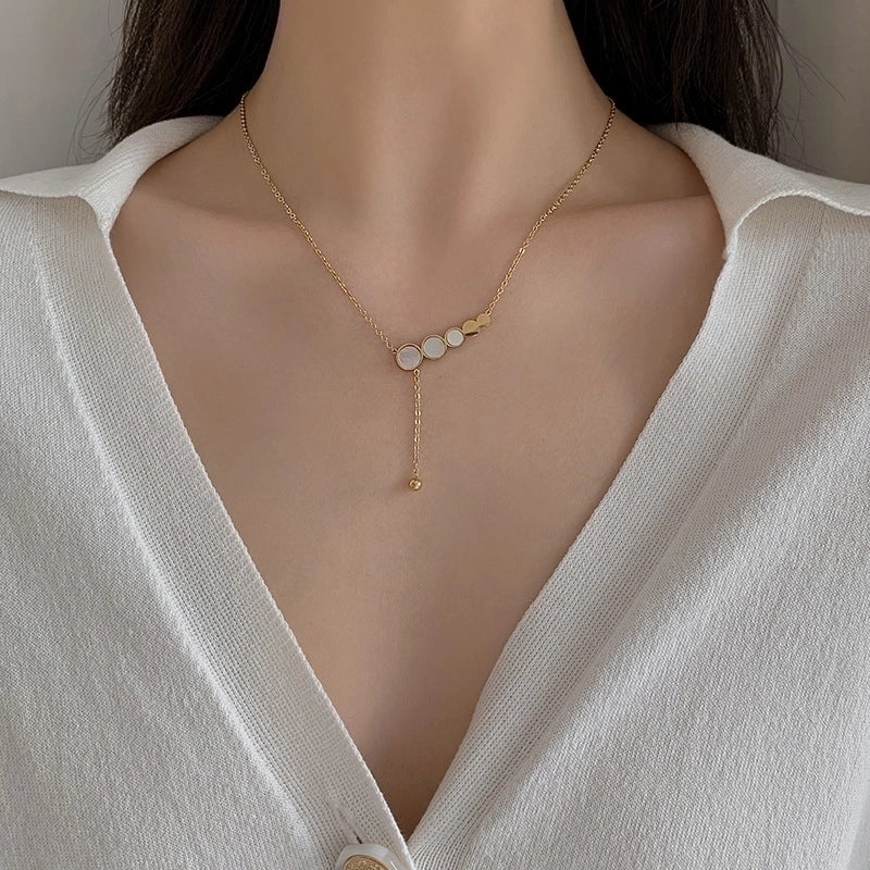 Sweet Minimalist Round Chinese Character Flower Titanium Steel Inlay Rhinestones Shell Pendant Necklace