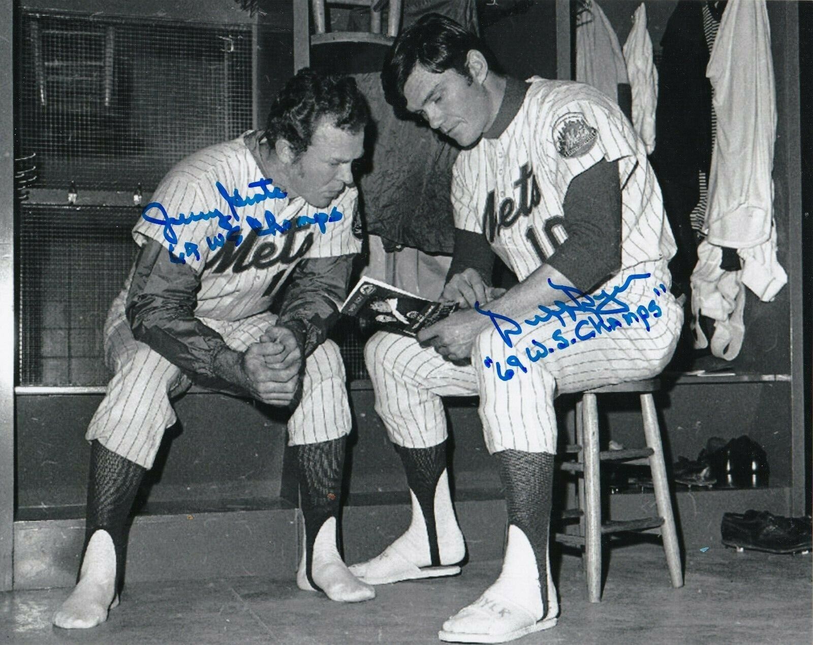 JERRY GROTE / DUFFY DYER NEW YORK METS 1969 WS CHAMPS ACTION SIGNED 8x10