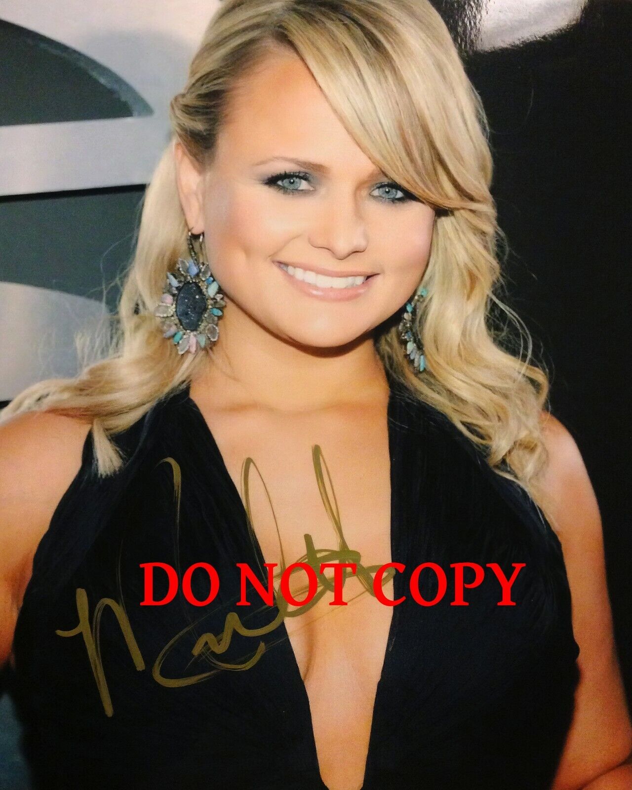 Miranda Lambert - Autographed Signed 8x10 Photo Poster painting (Mama's Broken Heart