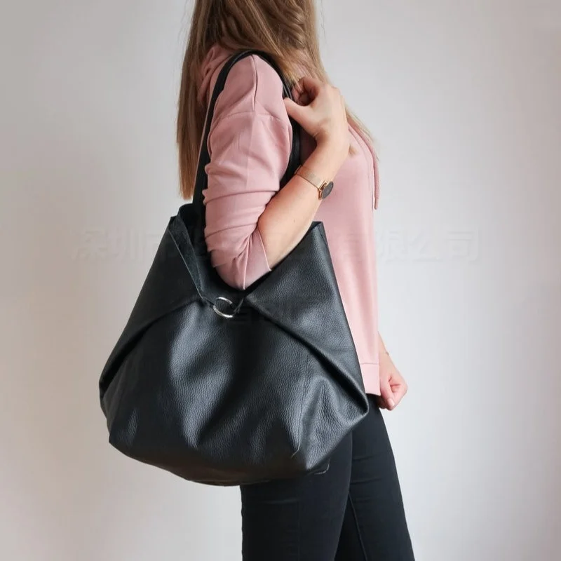 Fashionable simple large-capacity leather bag