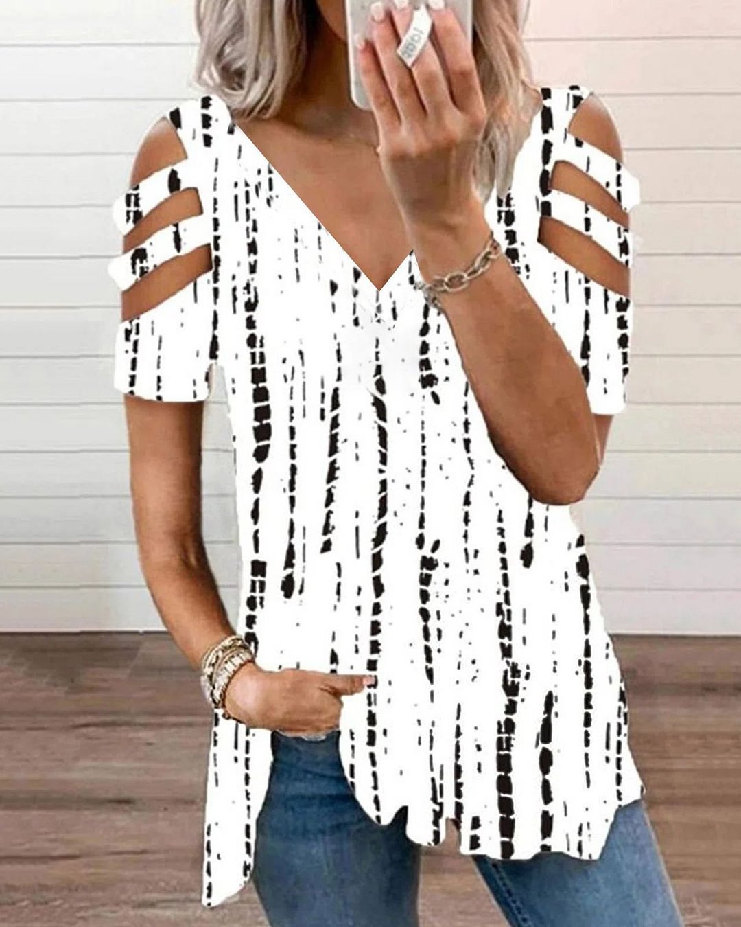 New Women's Black and White Printed V-Neck Short Sleeve T-Shirt