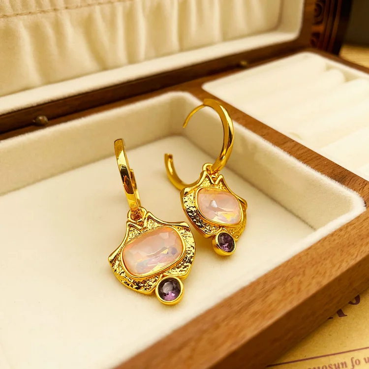 Beat pattern light luxury earrings