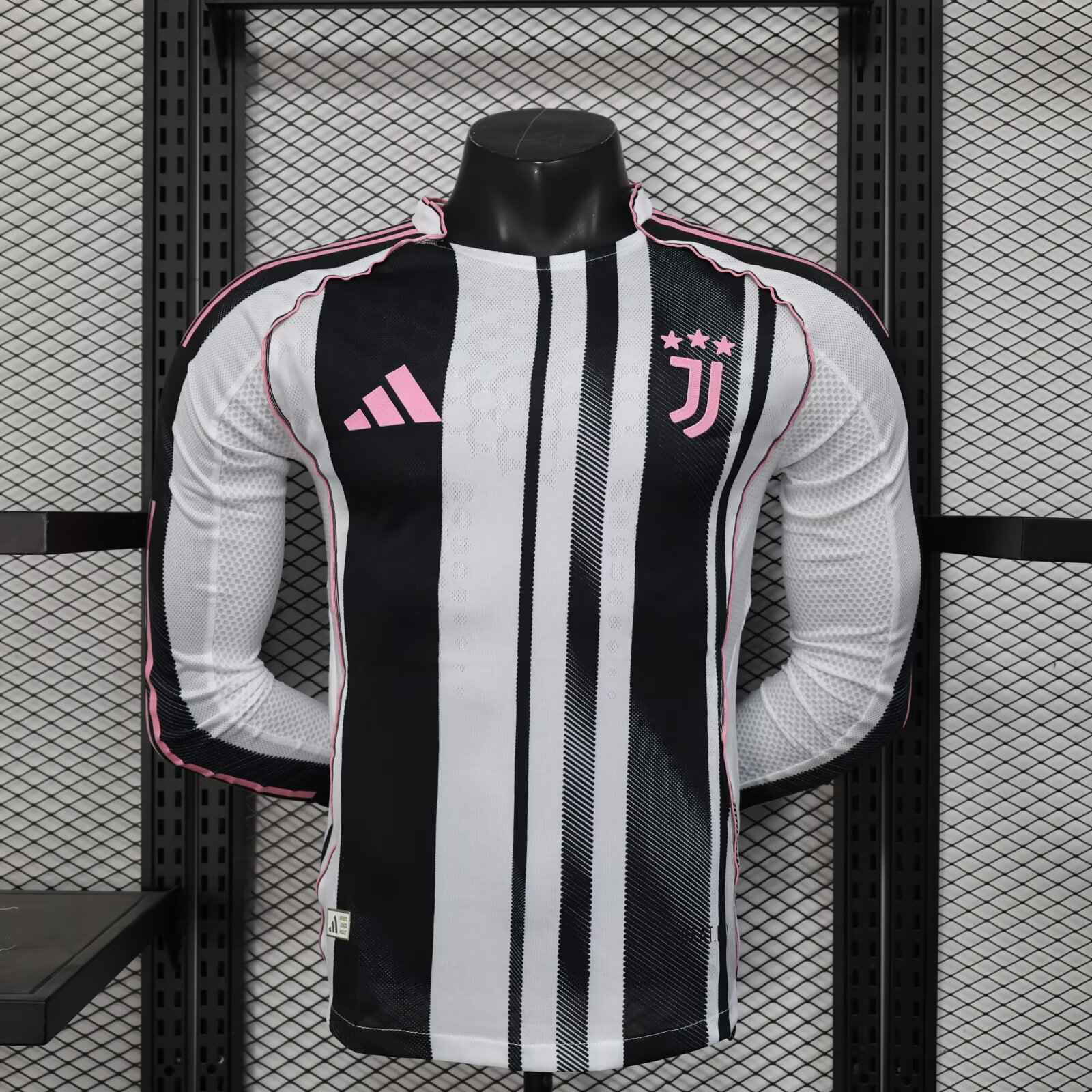 2025/2026 Player Version Long Sleeve Juventus Home Football Shirt 1:1 Thai Quality（The player version jersey is a bit tight, please pay attention to the size selection）