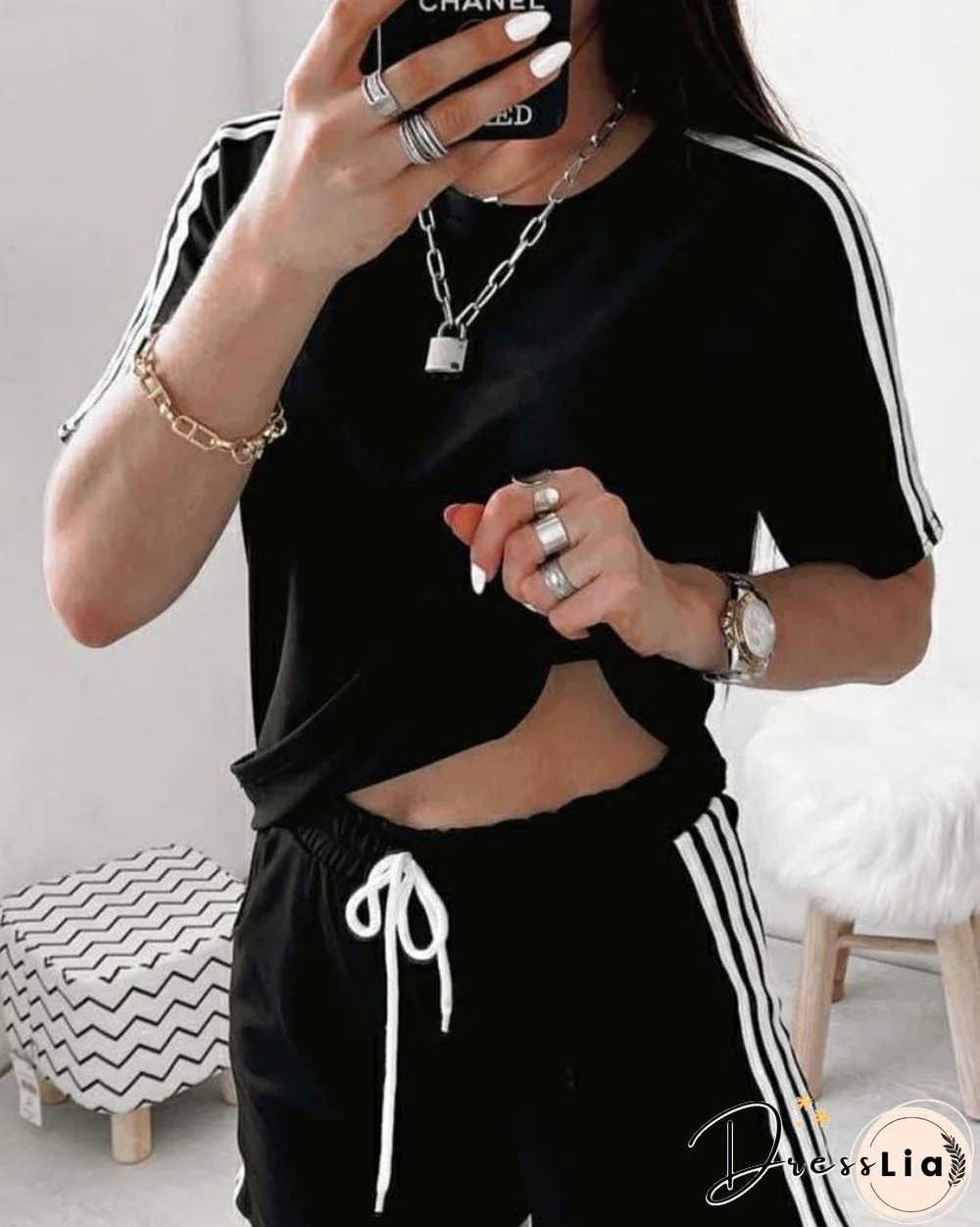 Striped Side Patchwork Short Sleeve Cropped T-shirts With Shorts Suit Sets P15599