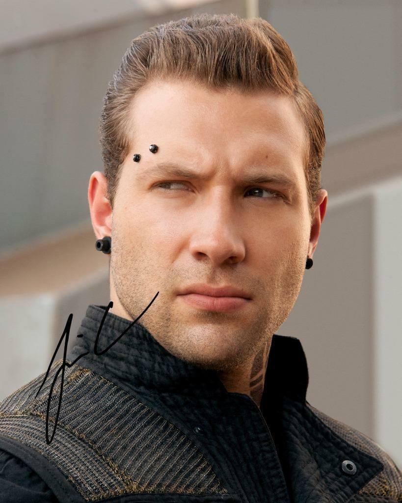 JAI COURTNEY Eric Insurgent SIGNED AUTOGRPHED 10 X 8