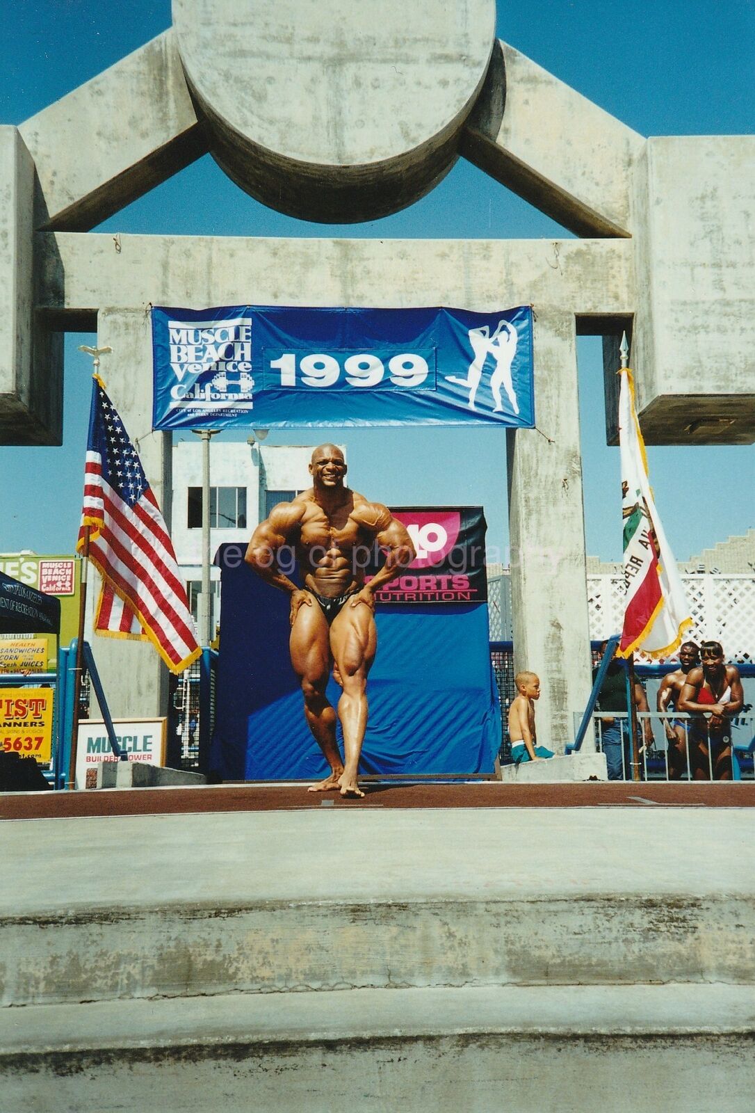 Muscle Man FOUND Photo Poster painting Venice Beach CaliforniaOriginal 92 3 C