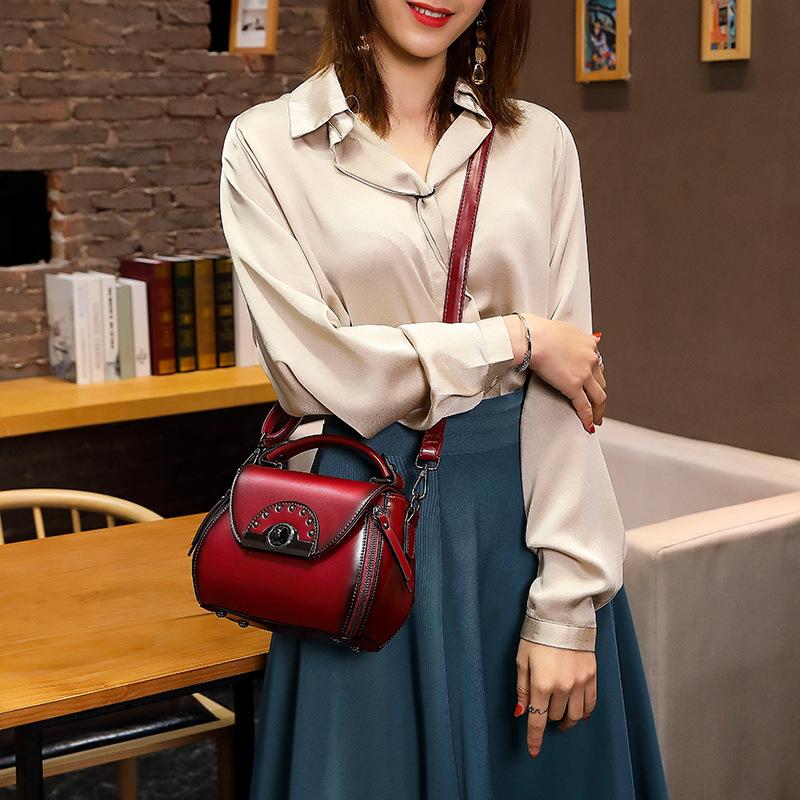 Leather Vintage Leather one shoulder portable diagonal span bag rivet saddle bag
