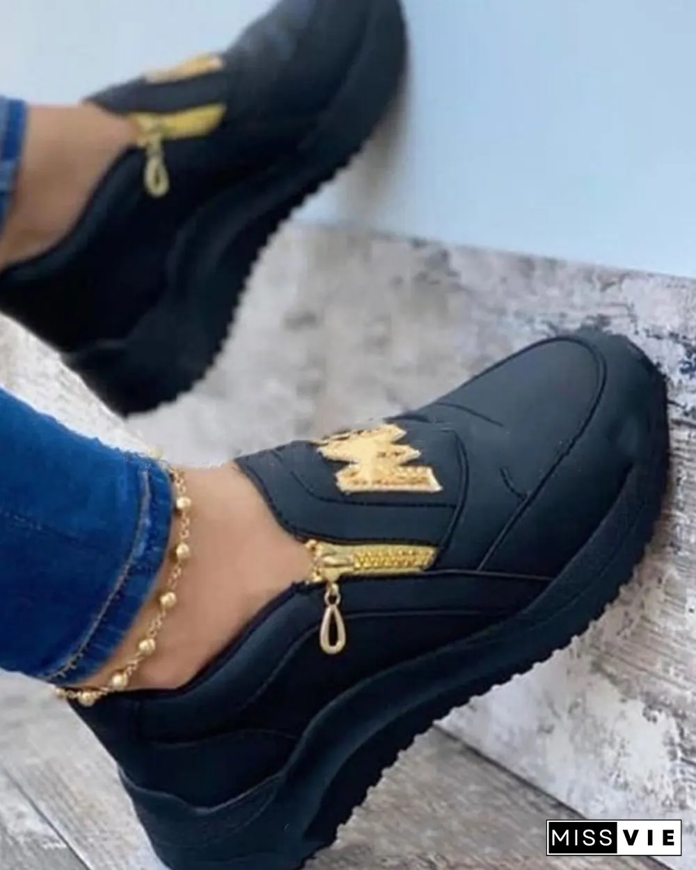 Round-toe Solid Color Splicing Letter Embroidery Sneakers