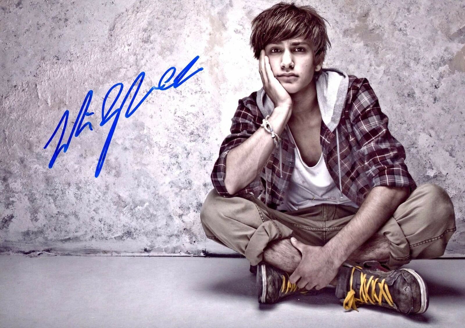 Luke Pasqualino ACTOR autograph, signed Photo Poster painting