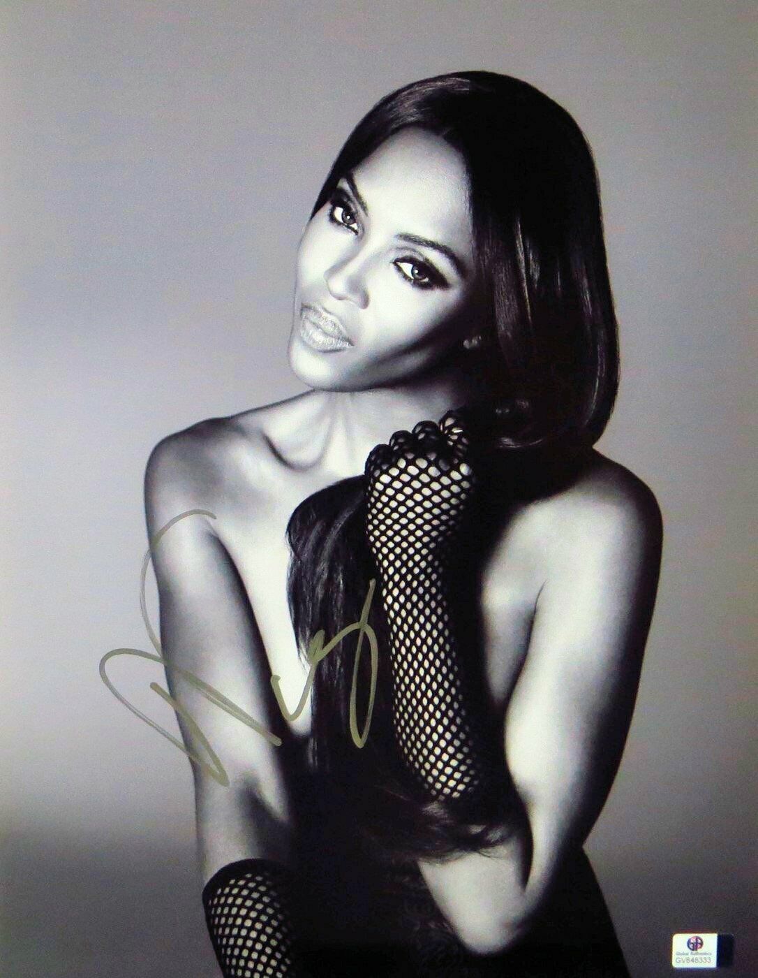 Naomi Campbell Signed Autographed 11X14 Photo Poster painting Sexy Gorgeous B/W Long Hair 848333