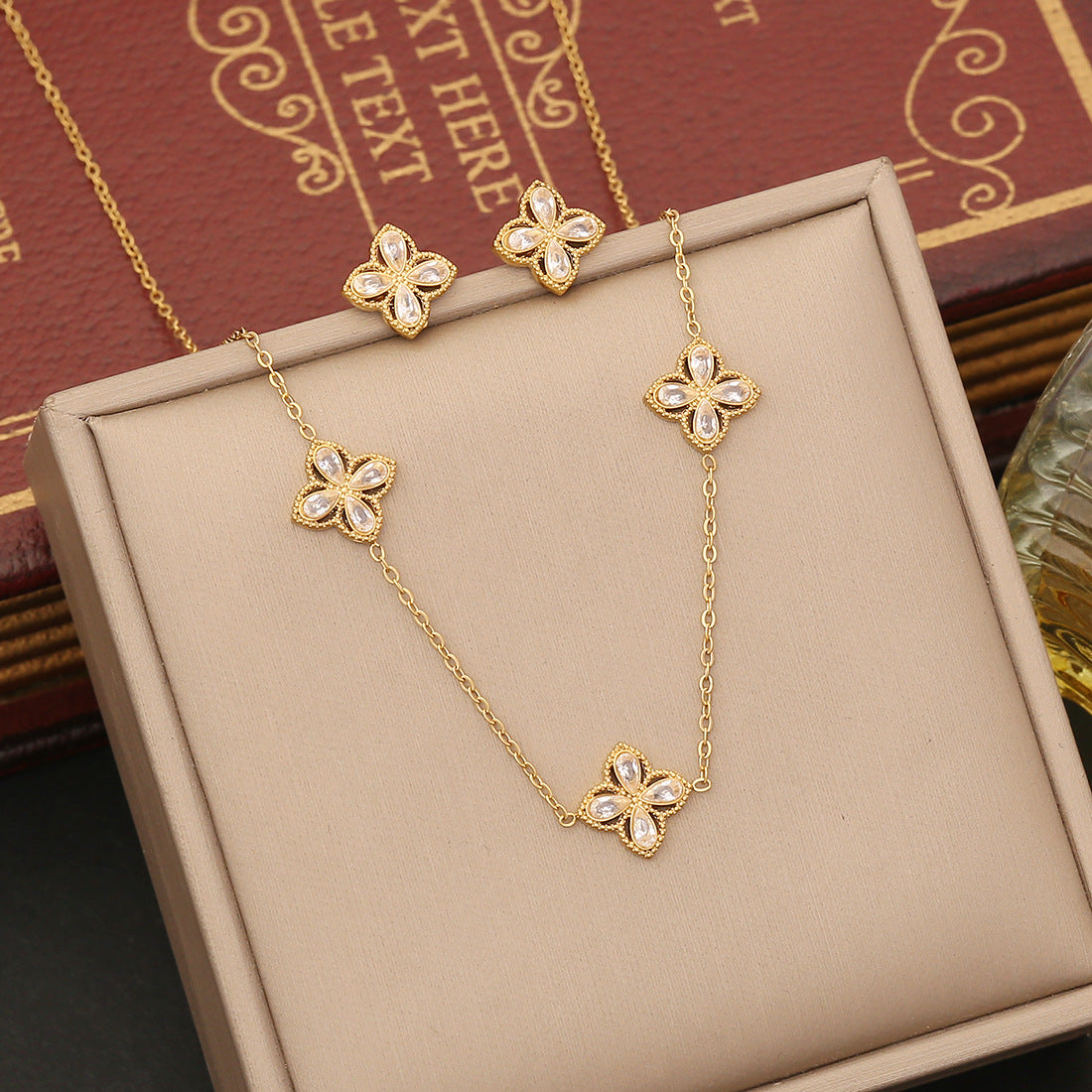 Fashion Flower Stainless Steel Electroplating Necklaces