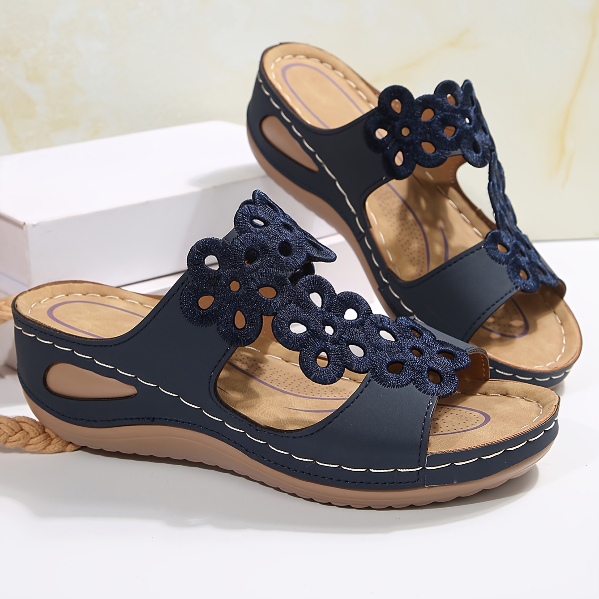 🔥Oferta de Último Dia: 50% de desconto - Sandálias Ortopédicas para Mulher com Bordado Floral
