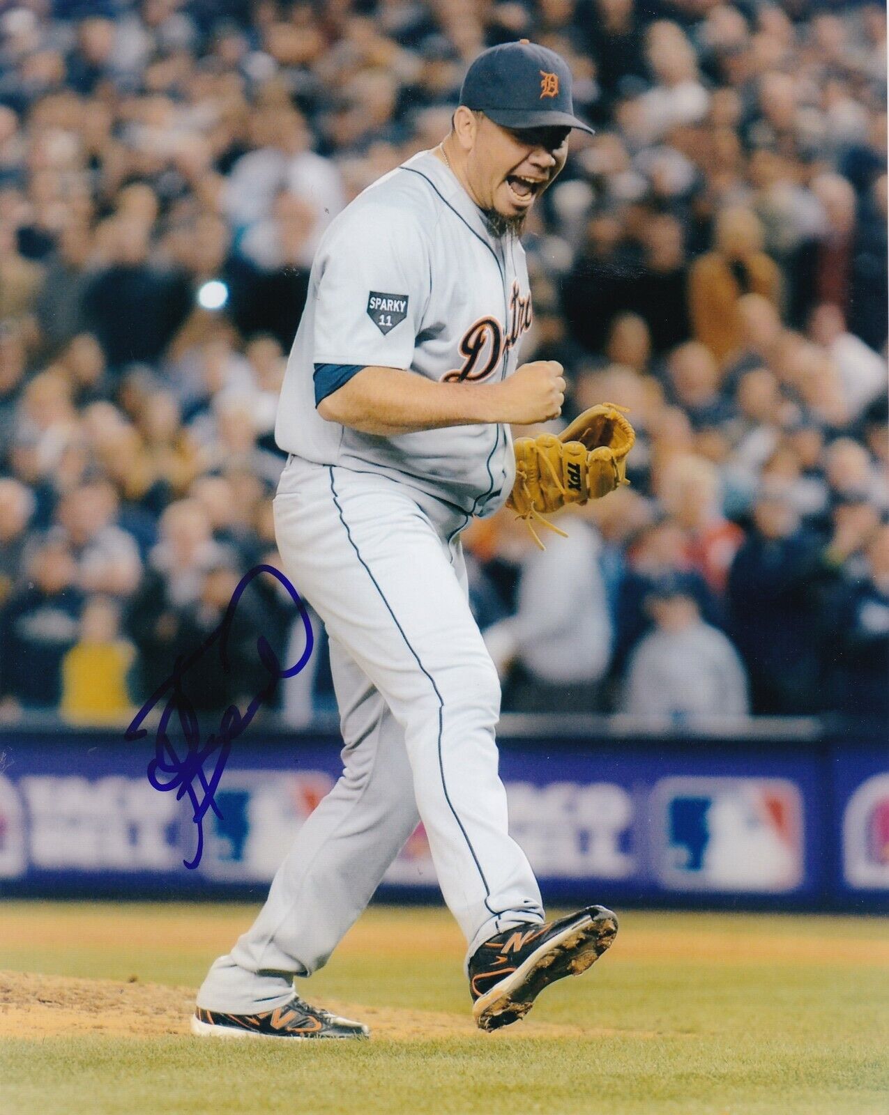 JOAQUIN BENOIT DETROIT TIGERS ACTION SIGNED 8x10