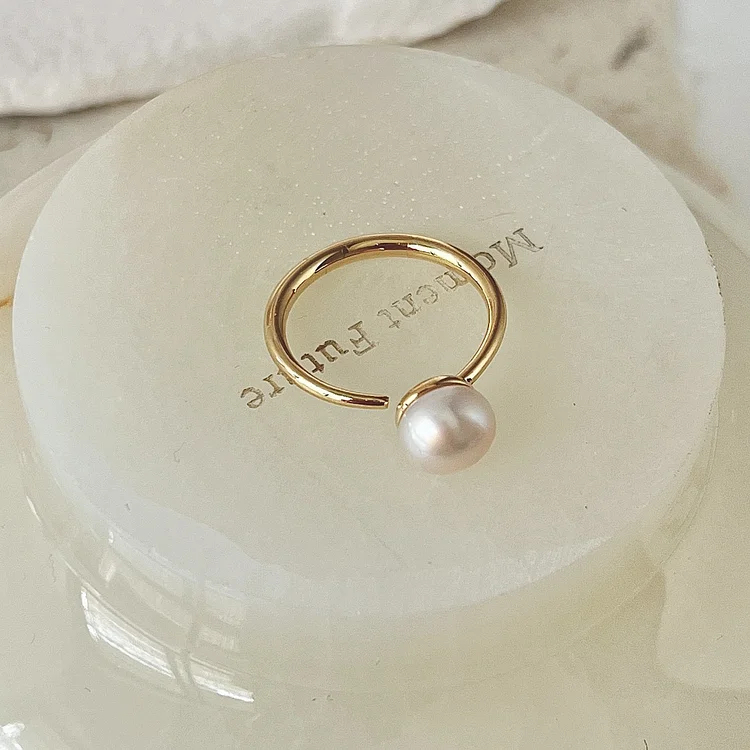 Unique Pearl Bow Ring