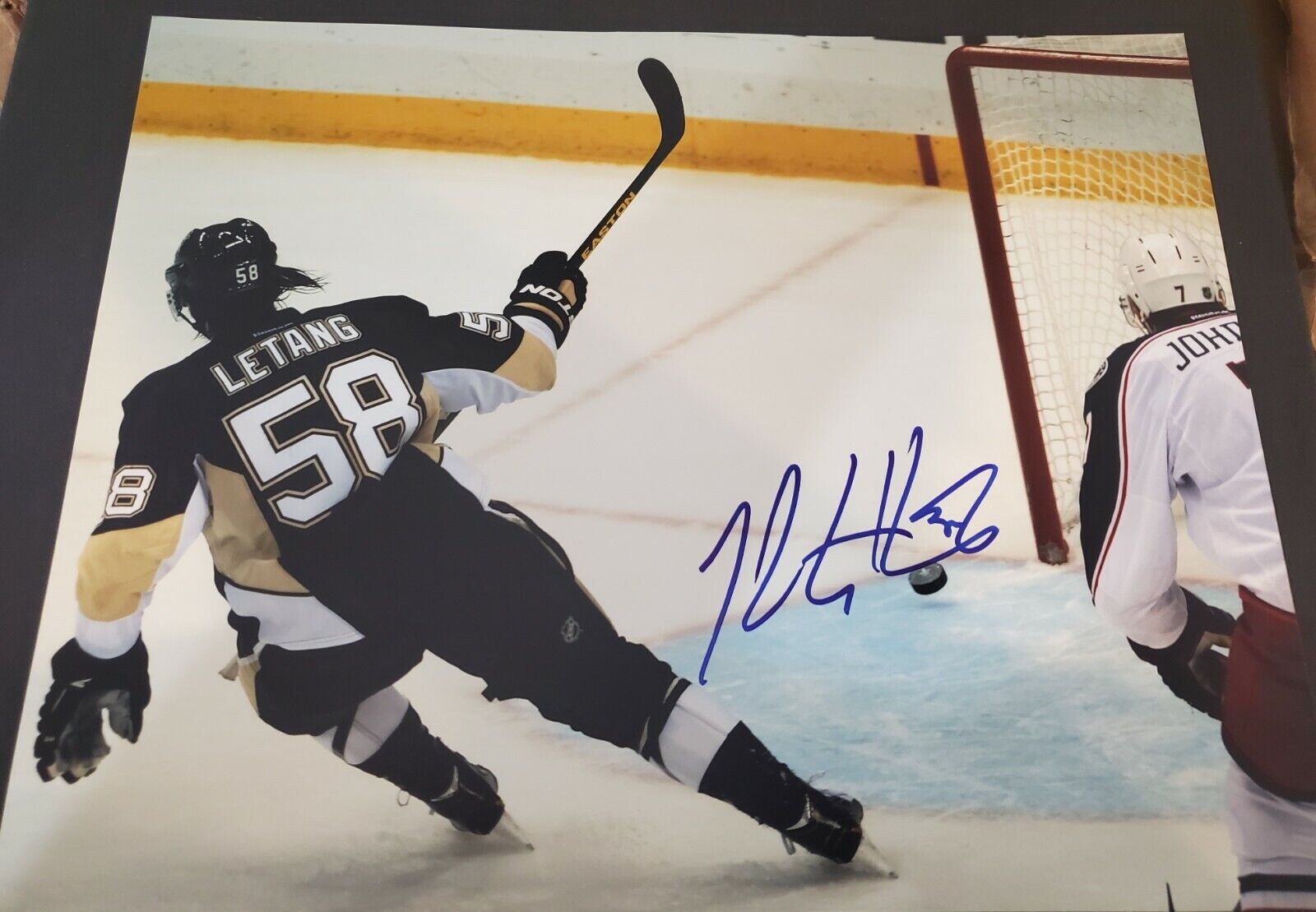 Signed 11X14 KRIS LETANG Pittsburgh Penguins Autographed Photo Poster painting - COA