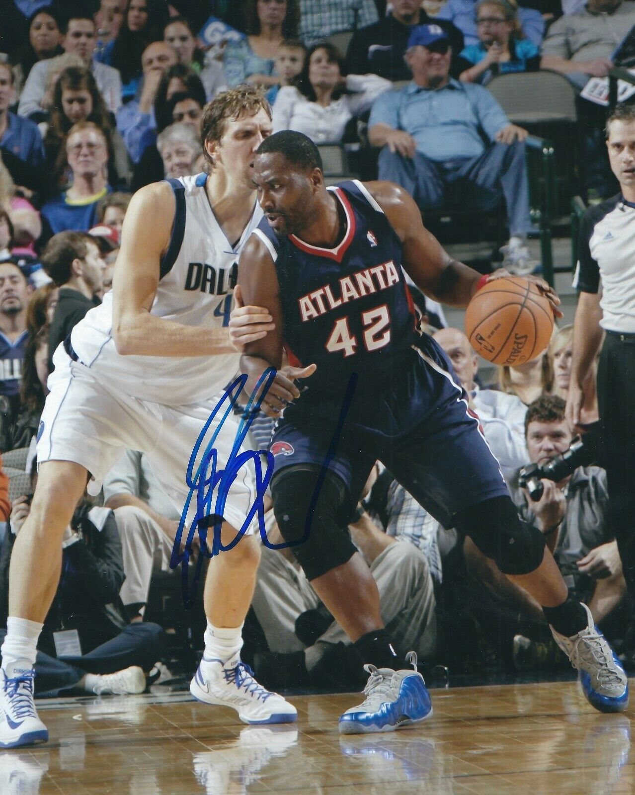 Signed 8x10 ELTON BRAND Atlanta Hawks Autographed Photo Poster painting w/COA