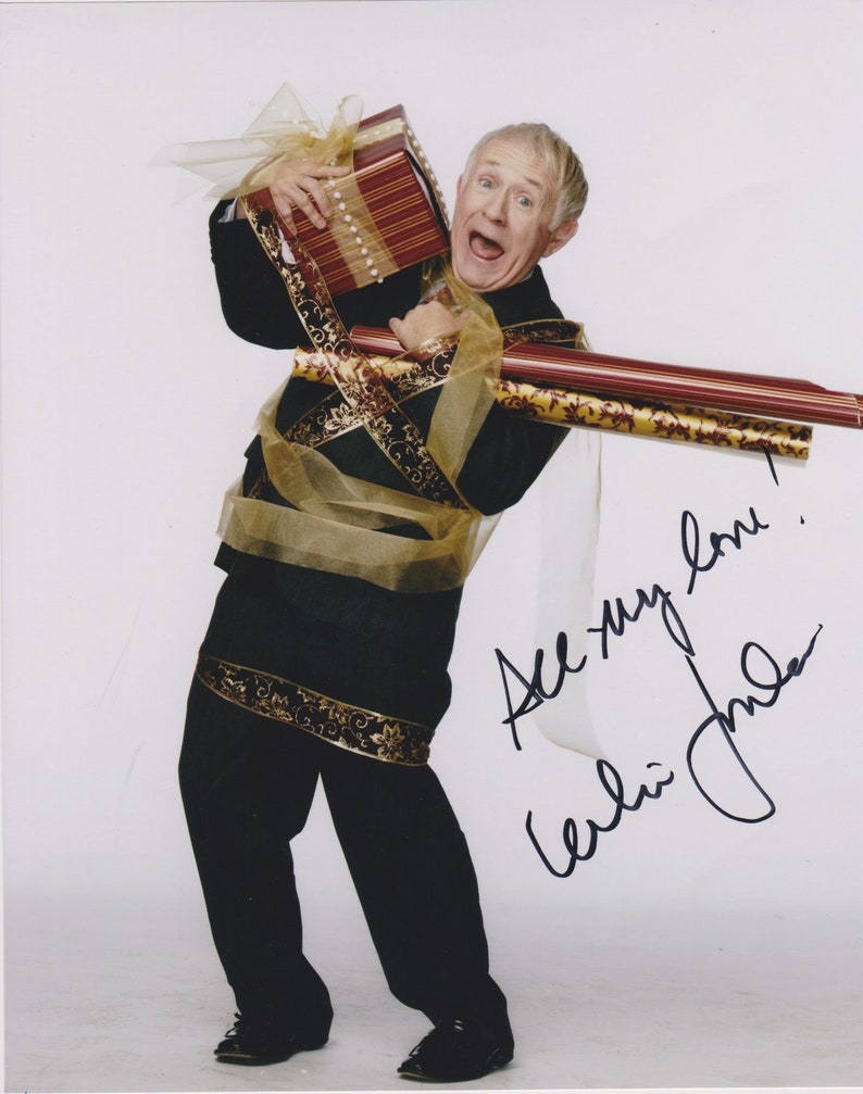 Leslie Jordan Signed Autographed Glossy 8x10 Photo Poster painting - COA Matching Holograms