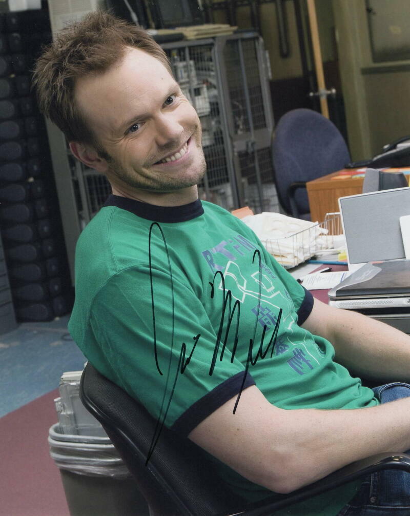 JOEL MCHALE SIGNED AUTOGRAPH 8X10 Photo Poster painting - COMMUNITY FUNNY GUY, THE SOUP, TED