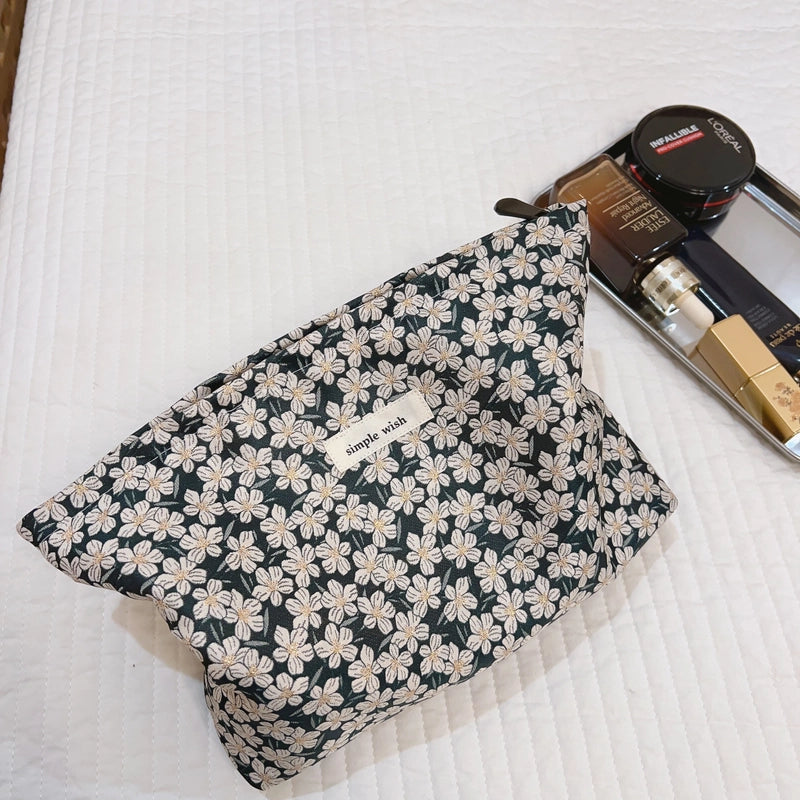 Classic Style Ditsy Floral Canvas Square Makeup Bags