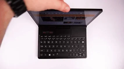 Геймърски лаптоп Pocket 4 Mini, 8,8-инчов въртящ се екран, резолюция 2560 x 1600, процесор AMD Ryzen AI 9 HX 370