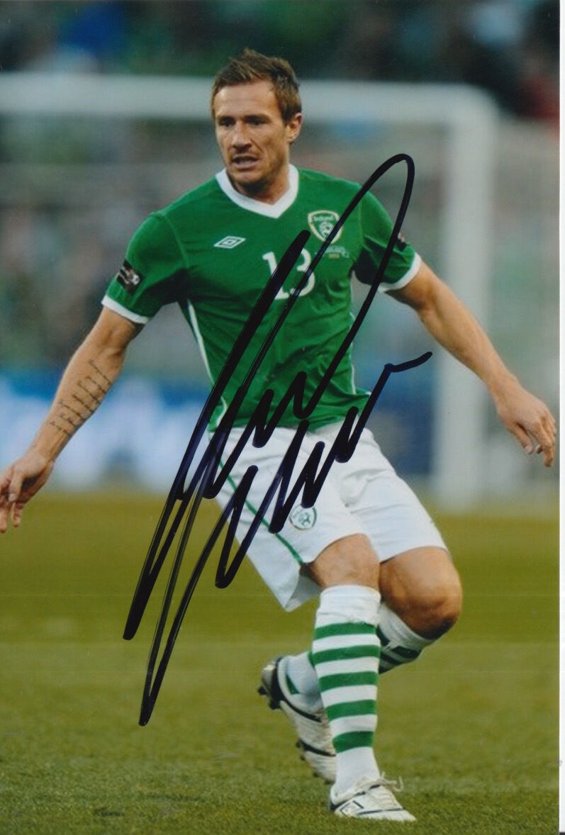 REPUBLIC OF IRELAND HAND SIGNED LIAM LAWRENCE 6X4 Photo Poster painting.