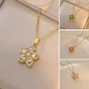 Collier pendentif fleur rotatif en Zircon