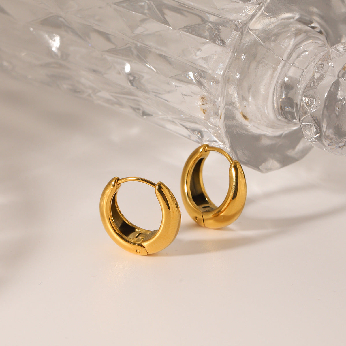 U-Shaped 18K Gold Stainless Steel Earrings Cold Style Titanium Steel Earrings For Women Simple Ear Buckles