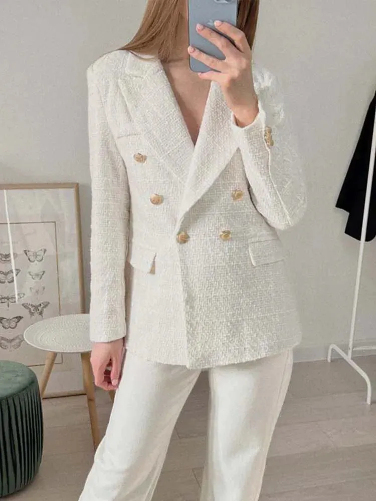 Elegant and Versatile winter garment