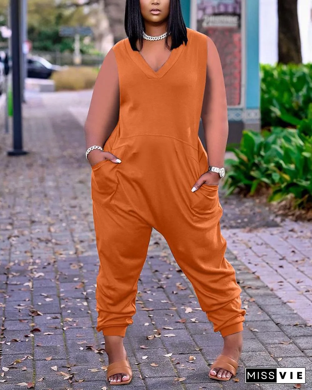 Solid Sleeveless Loose Jumpsuit With Pockets