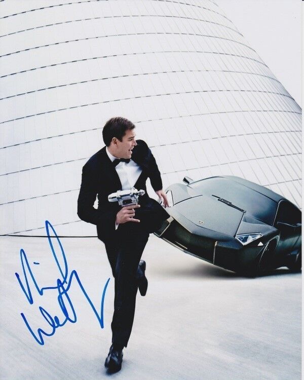 MICHAEL WEATHERLY signed autographed JAMES BOND 007 Photo Poster painting SHOOT Photo Poster painting