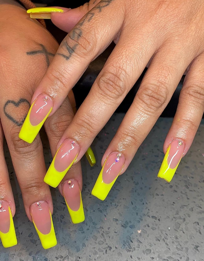 Neon Yellow Nail Designs for Summer 2023